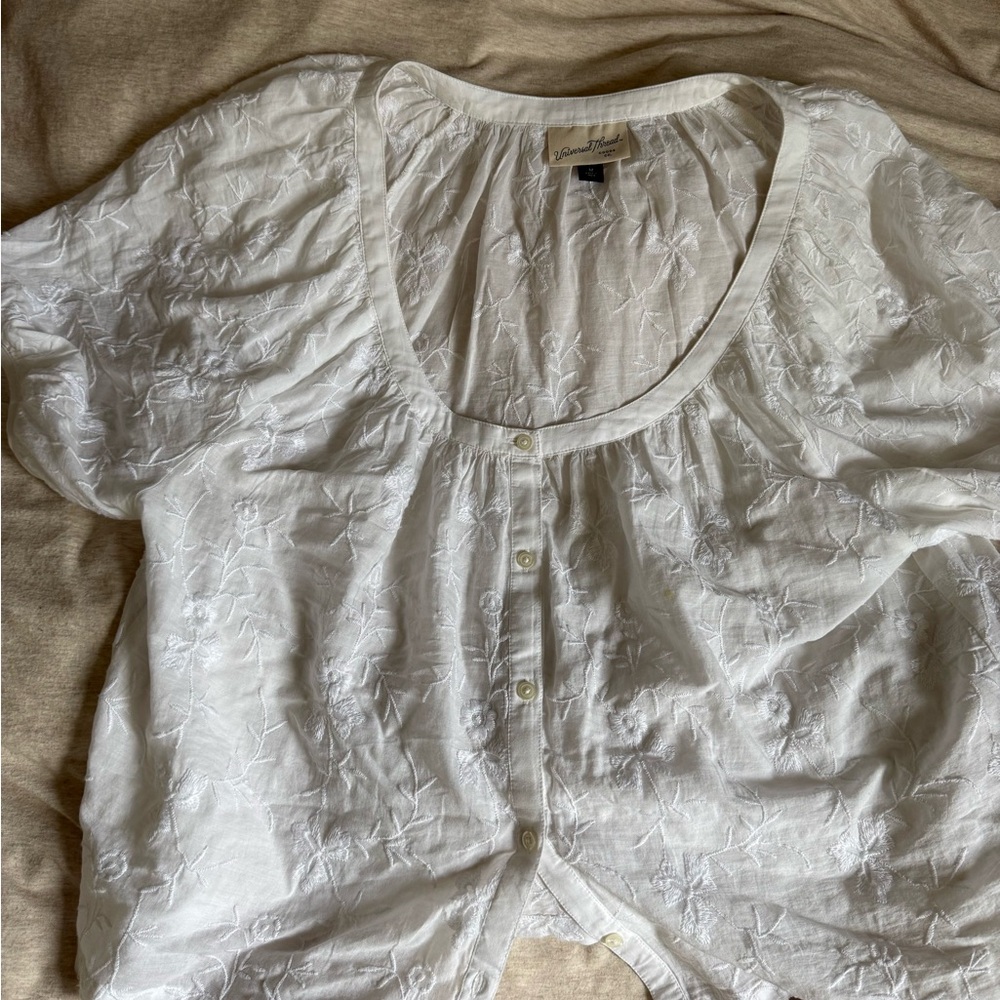 Universal Thread Cream Cropped Buttoned Blouse